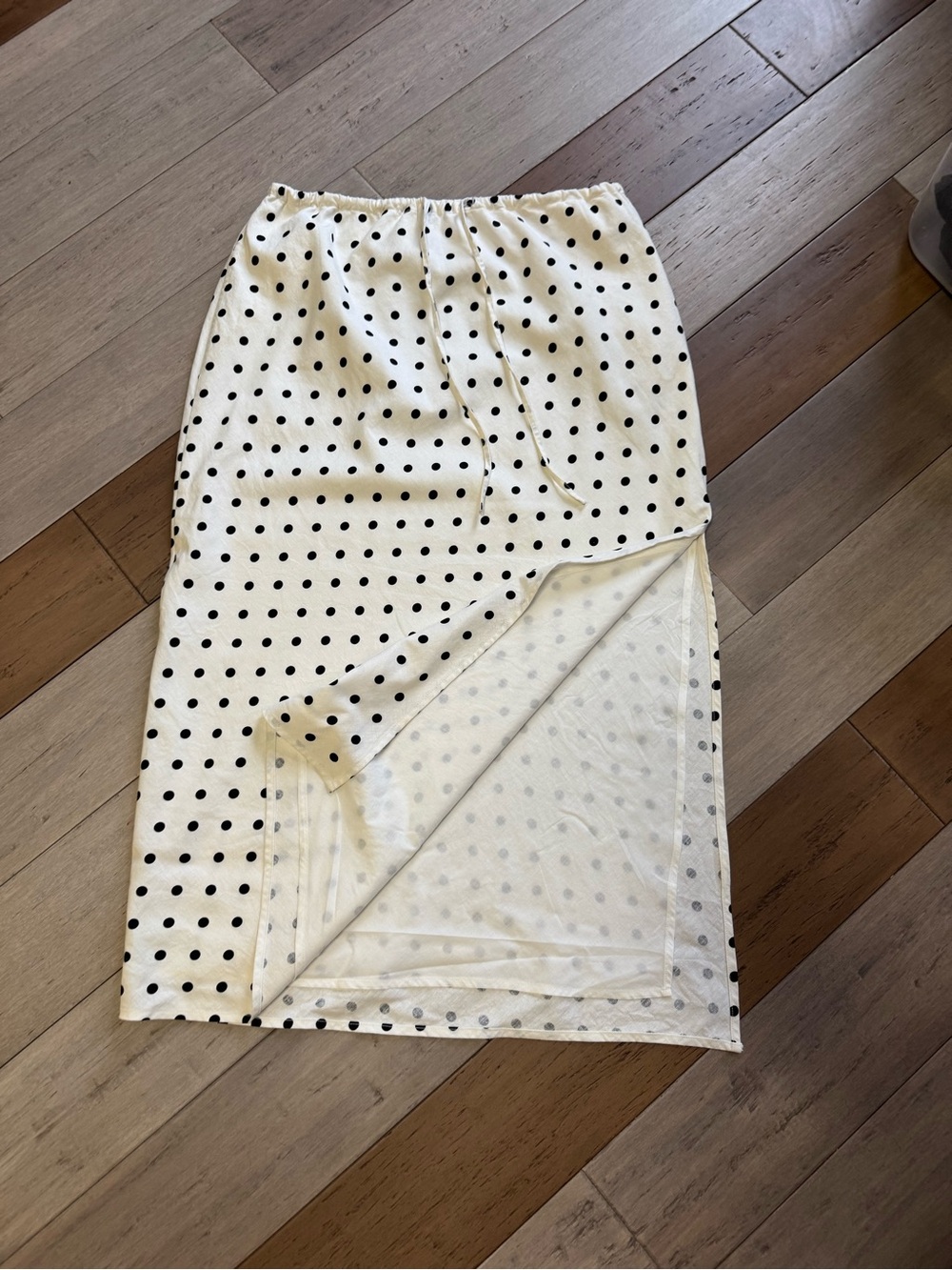 GAP White Midi Skirt with Black Polka Dots - Picture 2 of 10